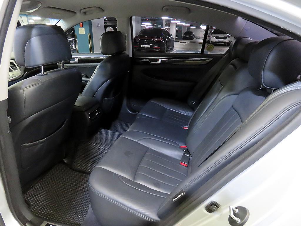 HYUNDAI Genesis - Vista 7