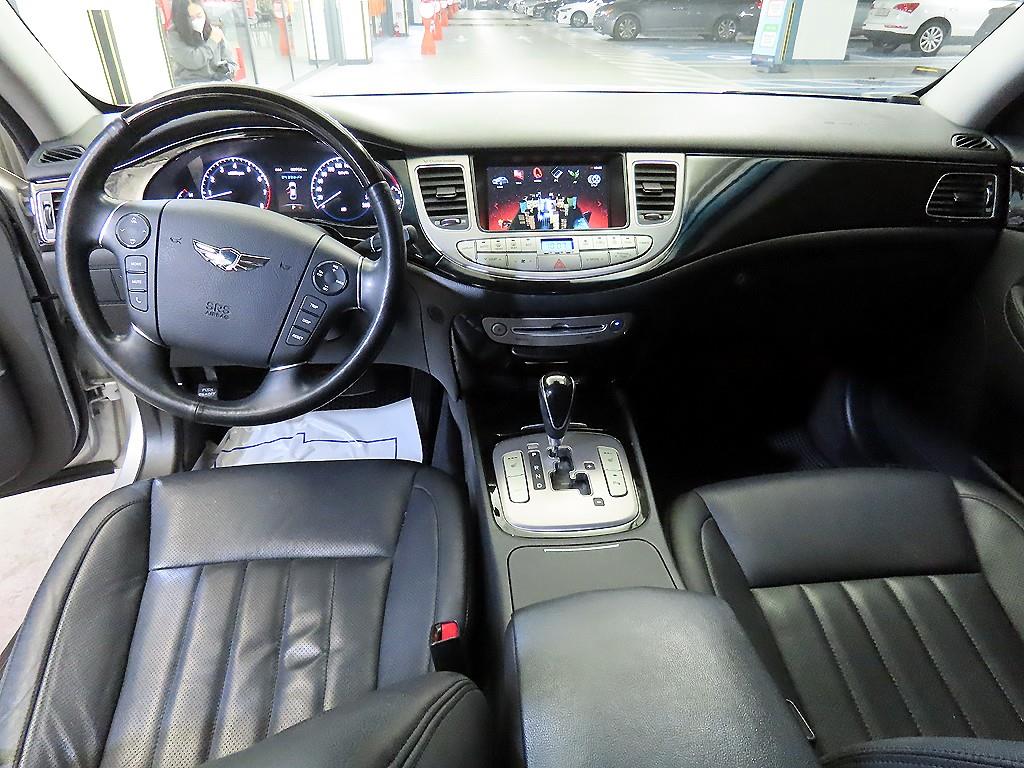 HYUNDAI Genesis - Vista 10