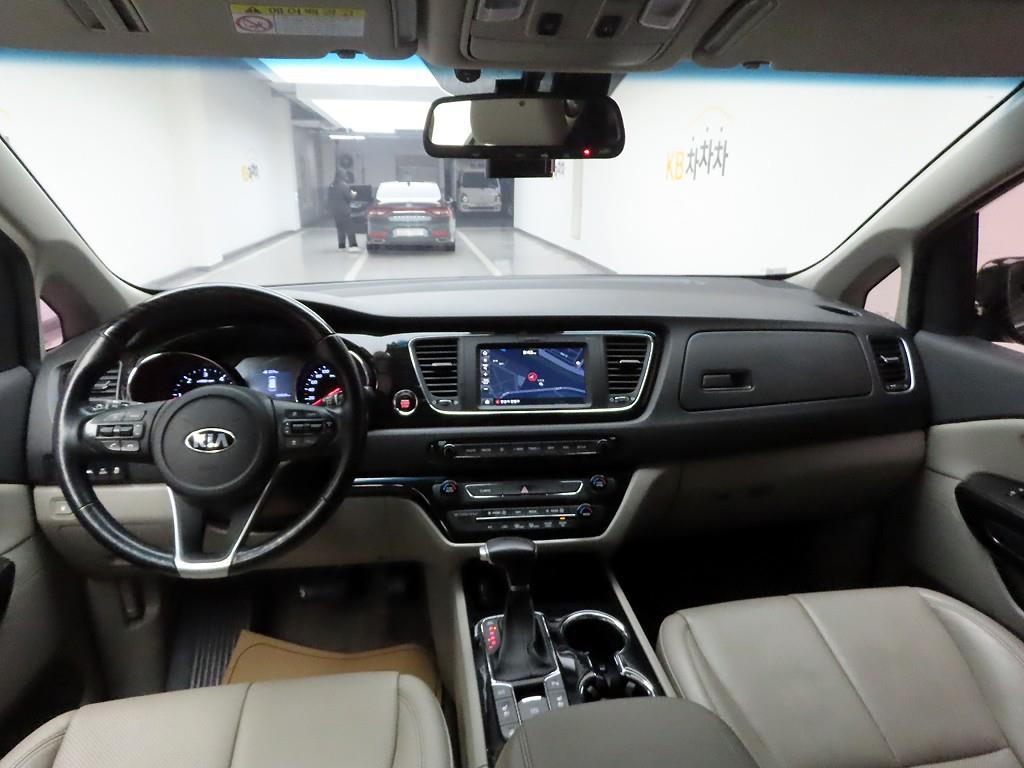 KIA Carnival - Vista 6