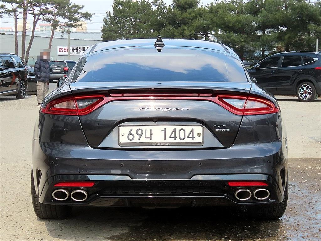 KIA Stinger - Vista 4