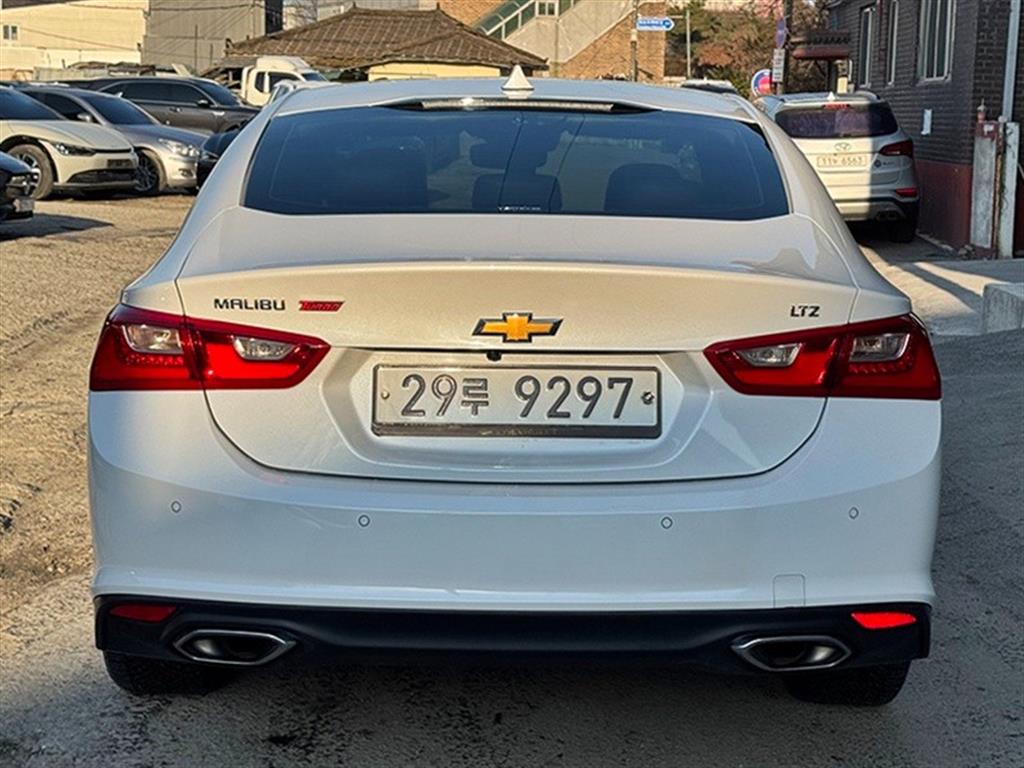 Chevrolet Malibu - Vista 5