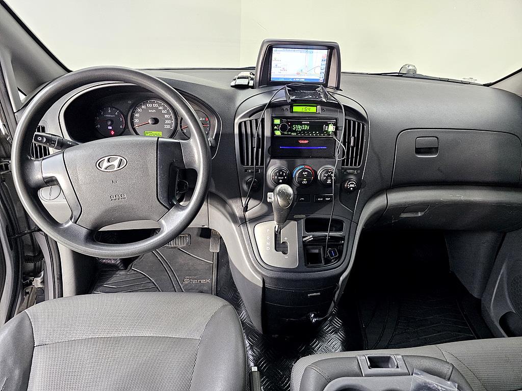HYUNDAI Starex - Vista 5