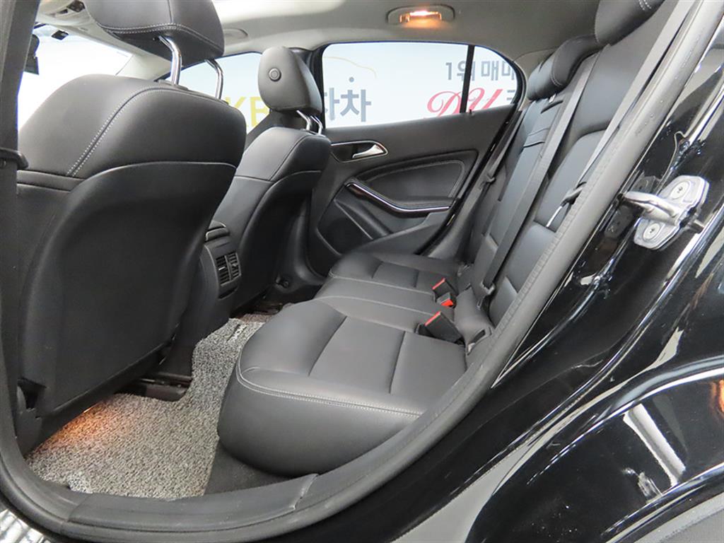 Mercedes Benz GLA Class - Vista 6