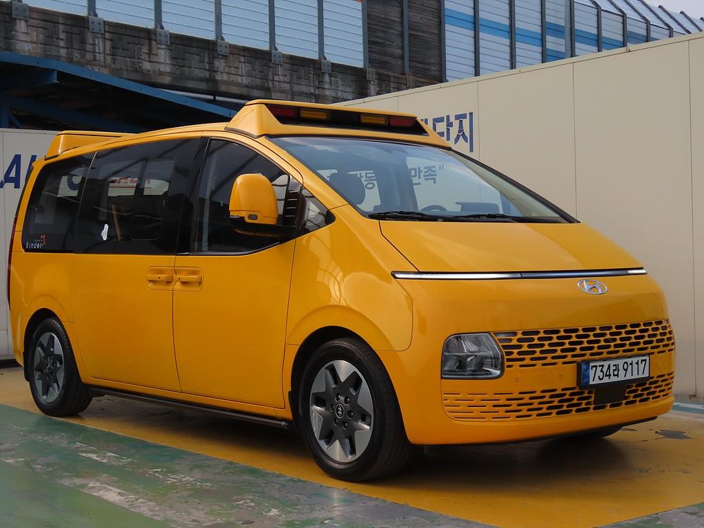 HYUNDAI Staria 2022 Amarillo - Importación desde Corea - HF Imports Iquique - Foto 1