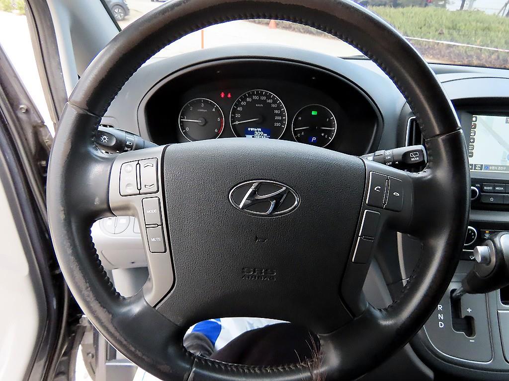 HYUNDAI Starex - Vista 8