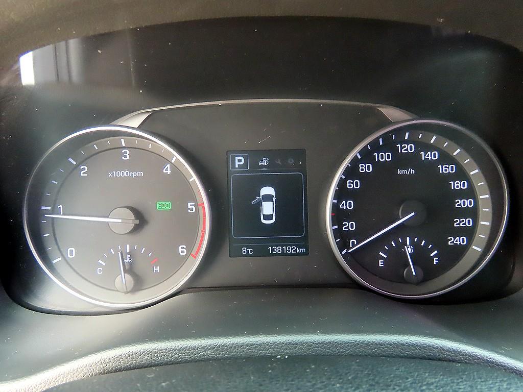 HYUNDAI Avante - Vista 9