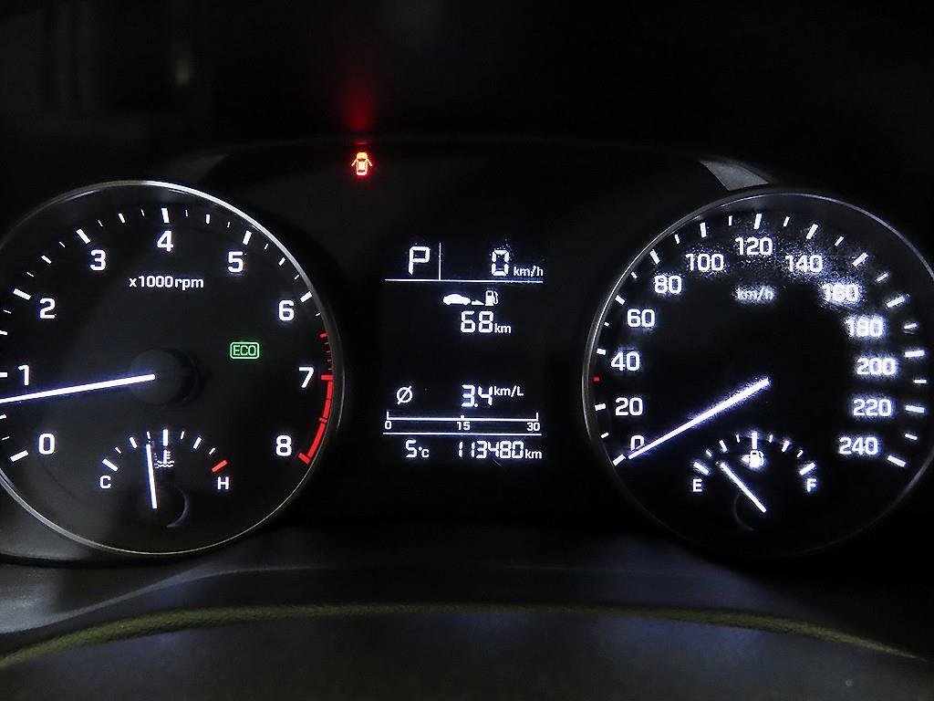 HYUNDAI Avante - Vista 9