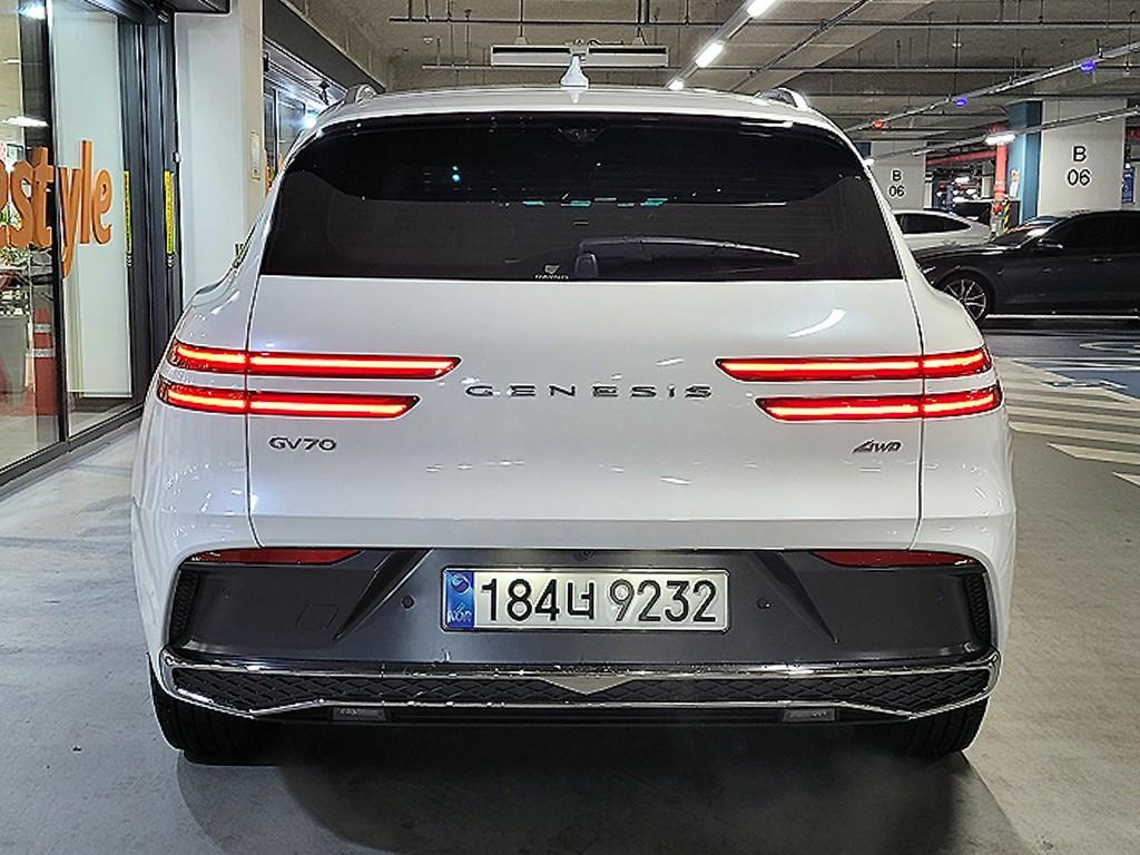 Genesis GV70 - Vista 5