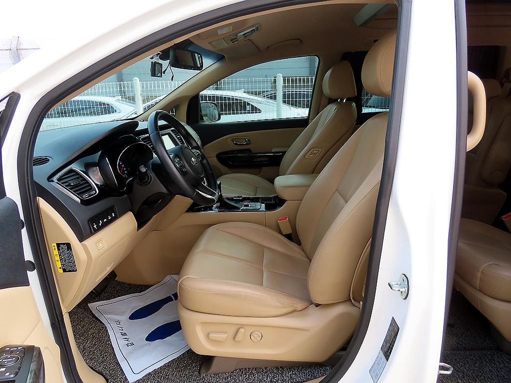 KIA Carnival - Vista 5