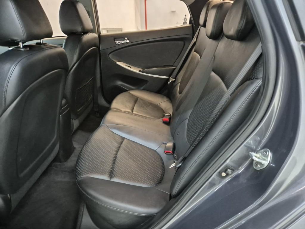 HYUNDAI Accent - Vista 12
