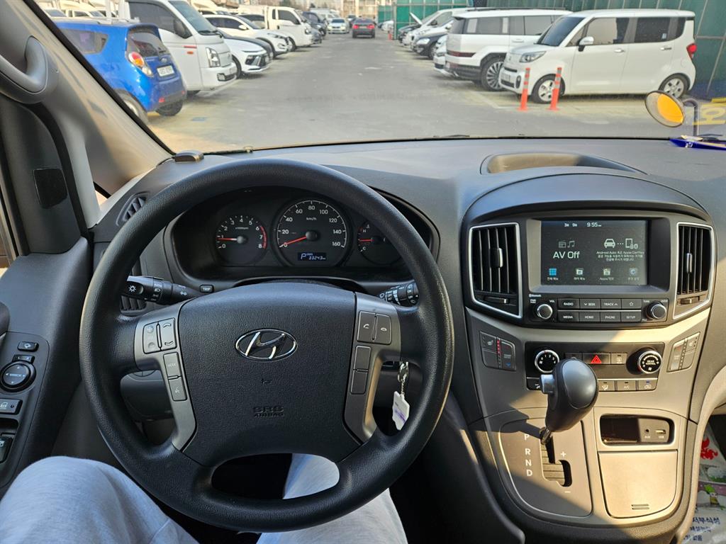 HYUNDAI Starex - Vista 8