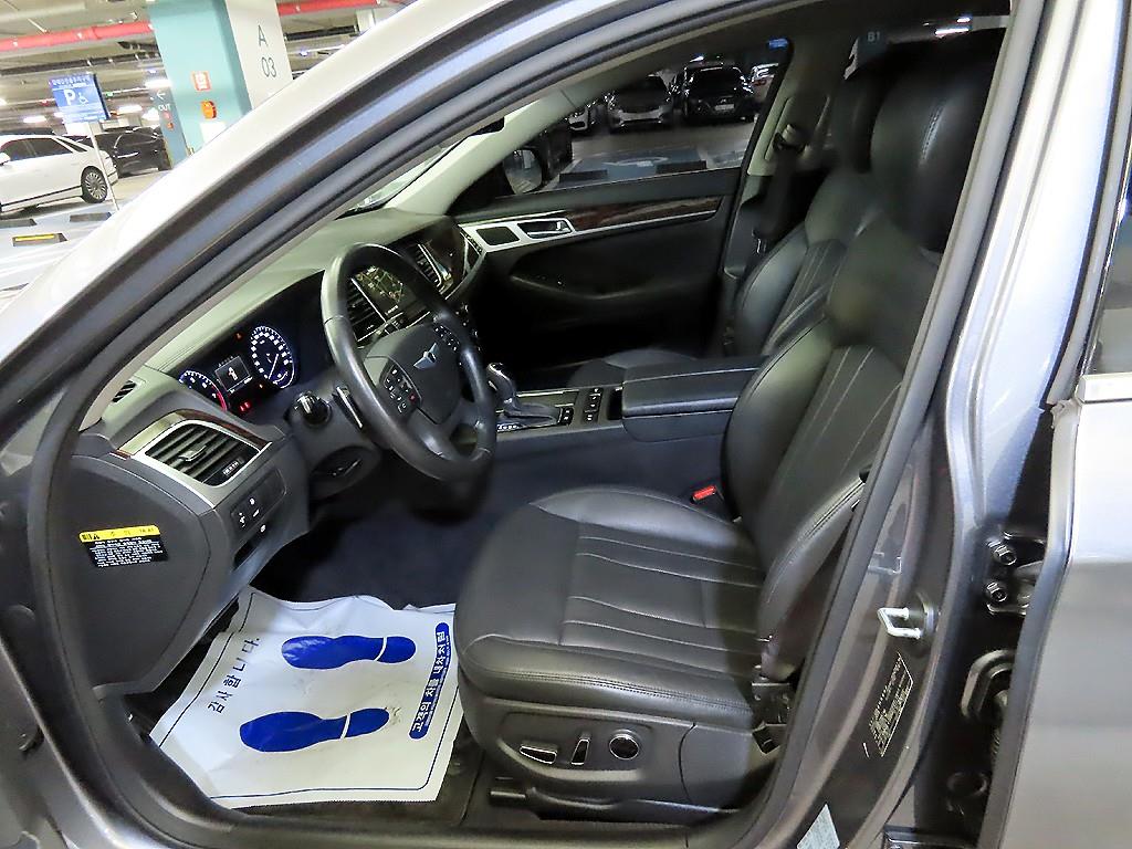 HYUNDAI Genesis - Vista 6