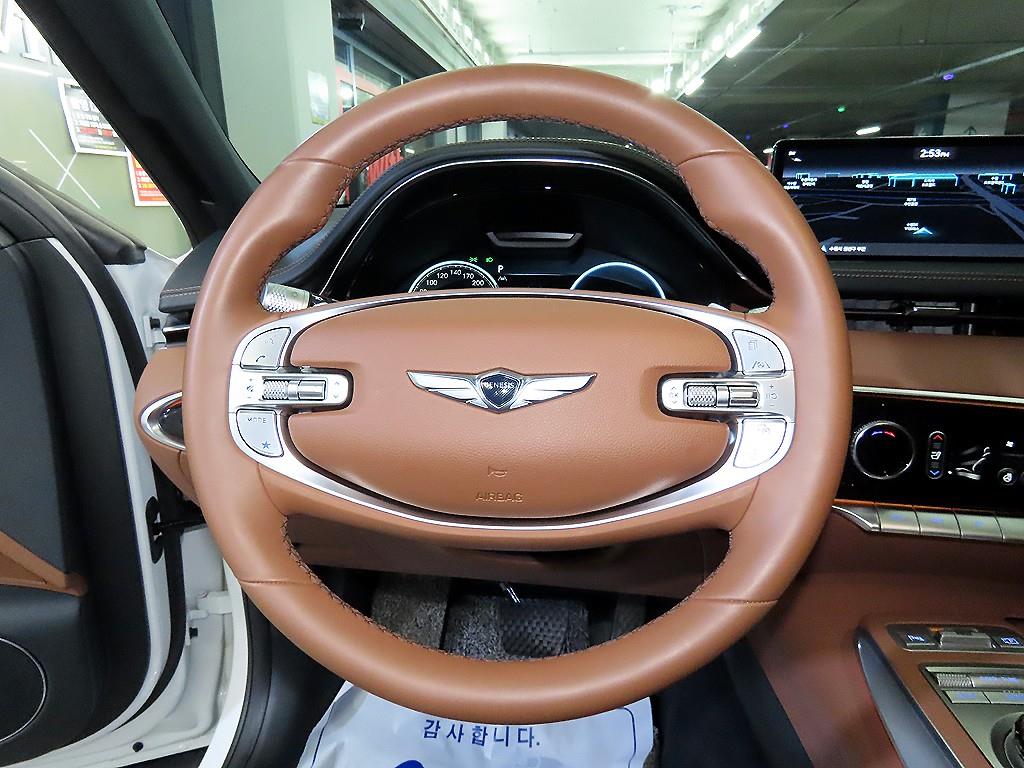 Genesis GV70 - Vista 8