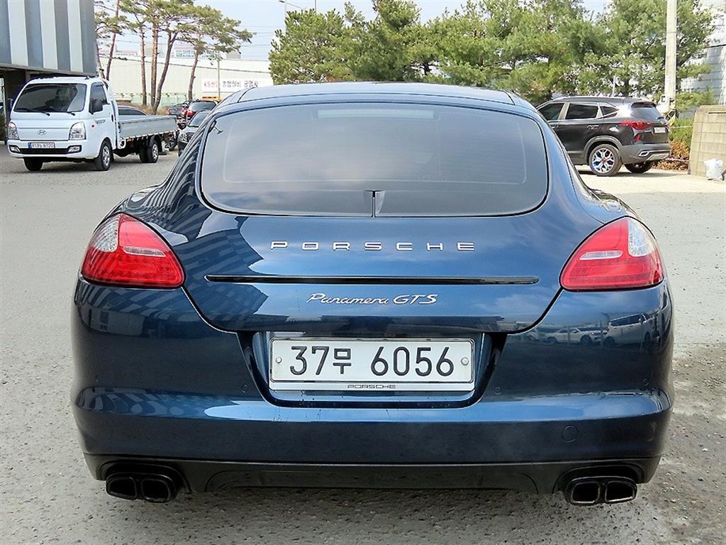 Porsche Panamera - Vista 4