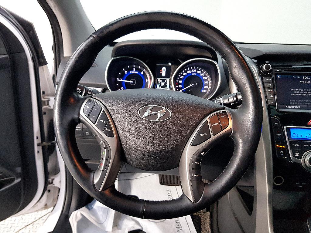 HYUNDAI i30 - Vista 12