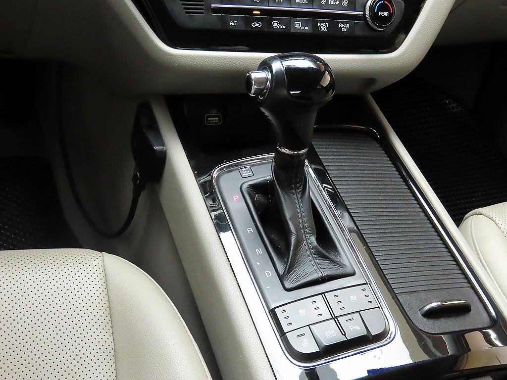 KIA Carnival - Vista 10