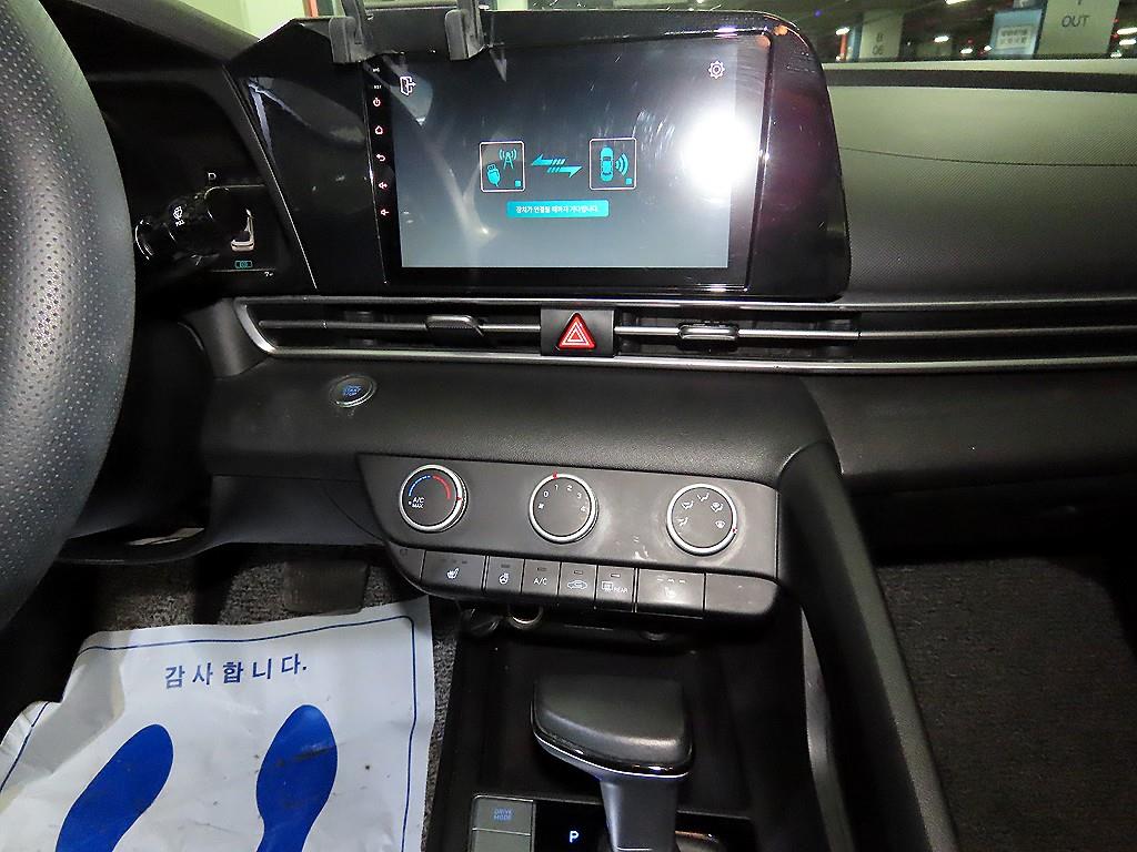 HYUNDAI Avante - Vista 11