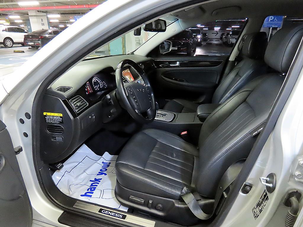HYUNDAI Genesis - Vista 6