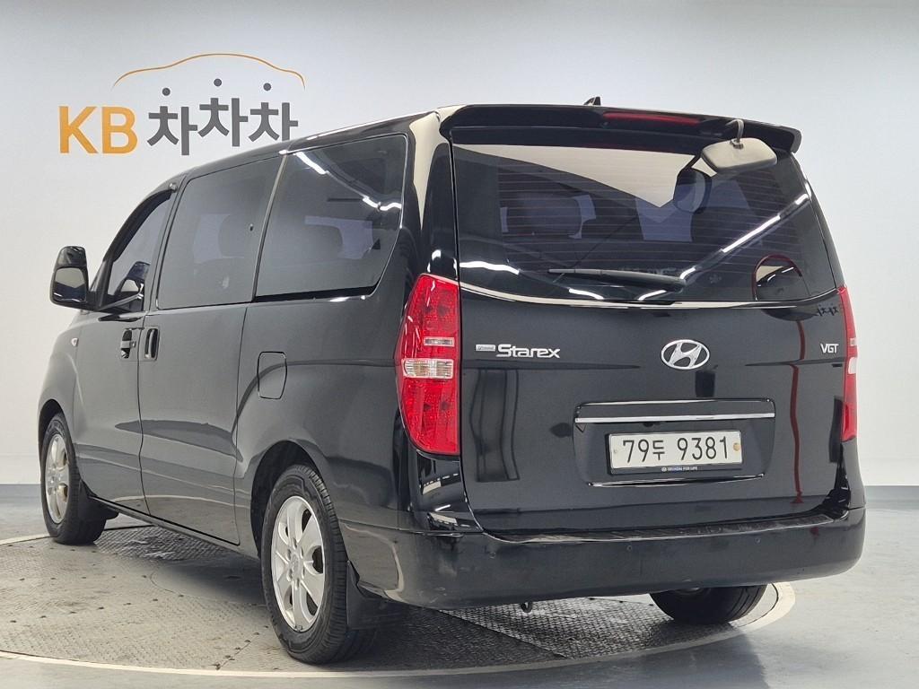 HYUNDAI Starex - Vista 2