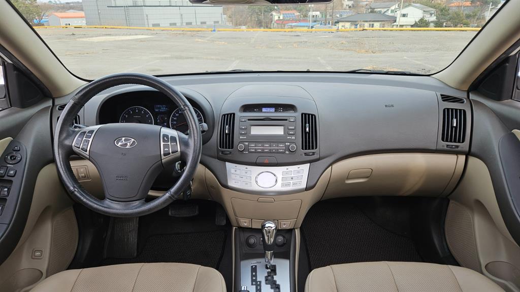 HYUNDAI Avante - Vista 7