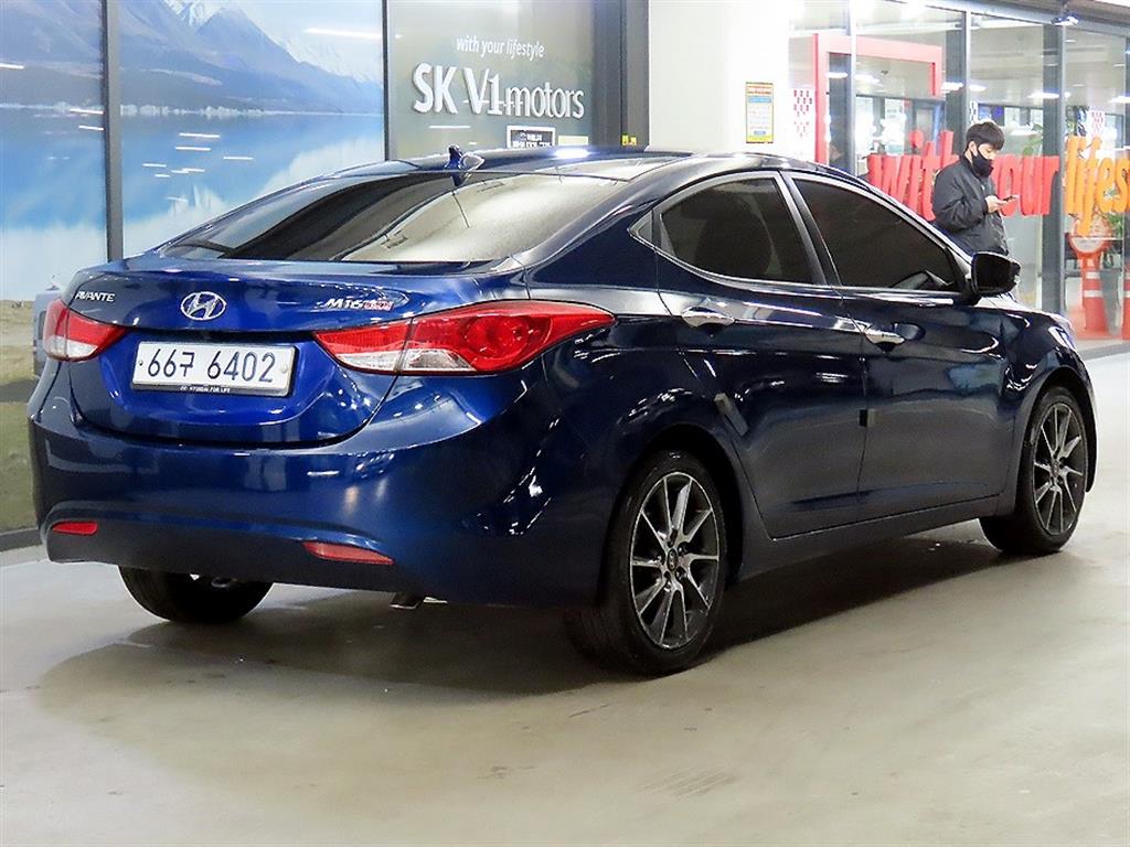 HYUNDAI Avante - Vista 4