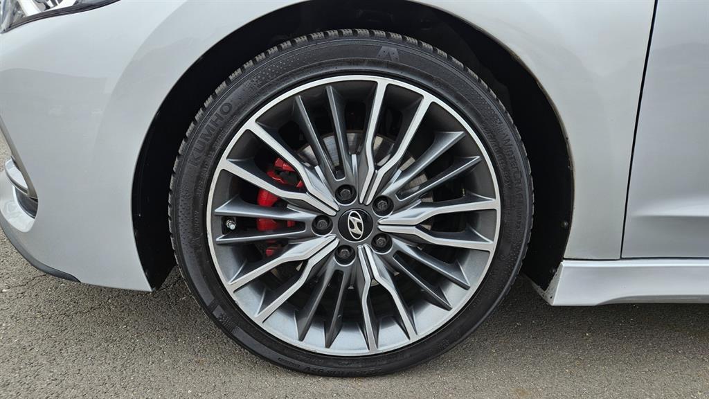 HYUNDAI Avante - Vista 5