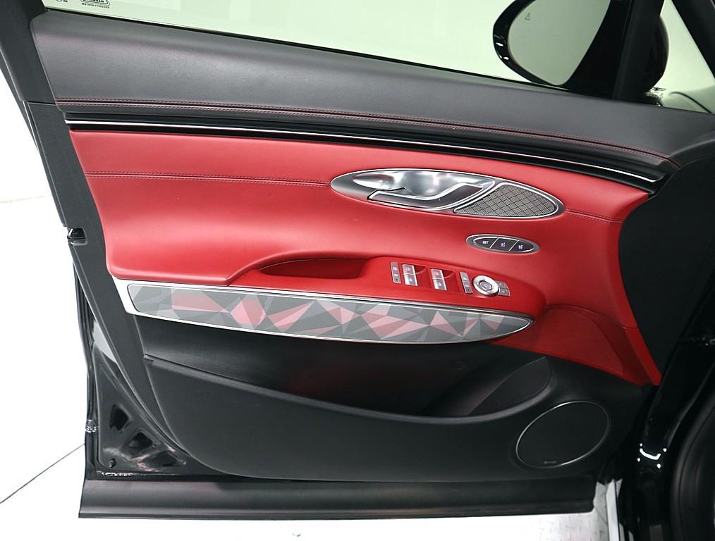 Genesis GV70 - Vista 8