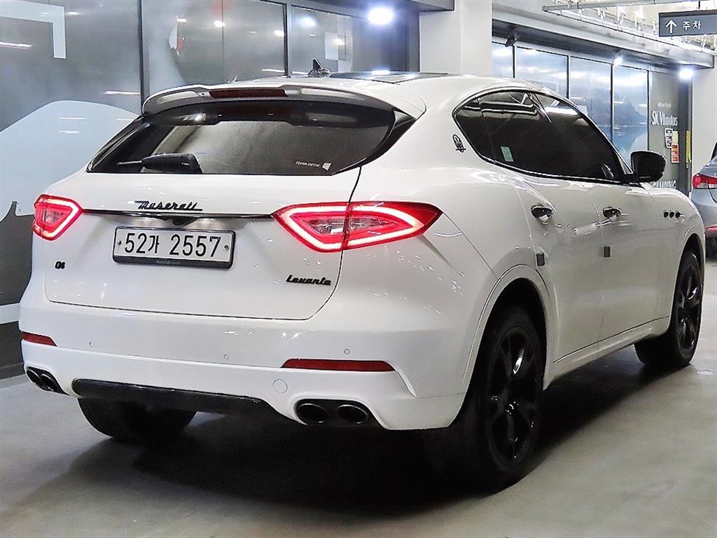 Maserati Levante - Vista 4