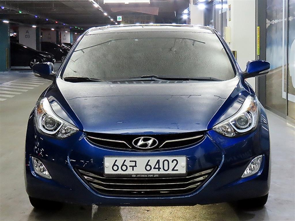 HYUNDAI Avante - Vista 2