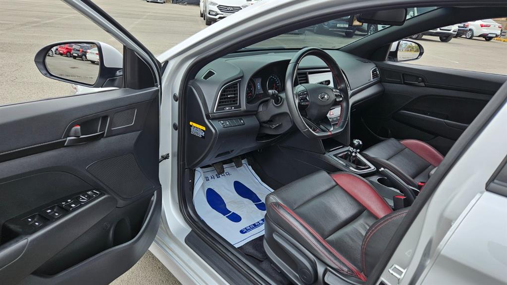 HYUNDAI Avante - Vista 11