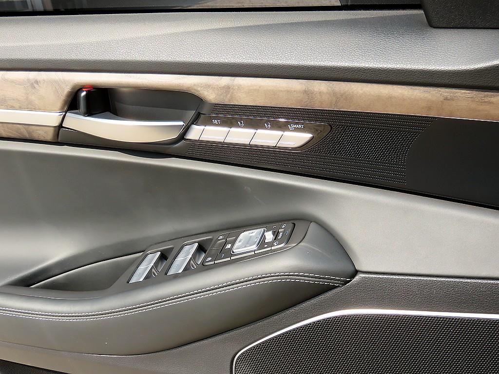 Genesis G90 - Vista 12