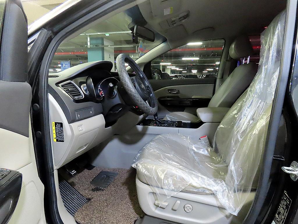 KIA Carnival - Vista 6
