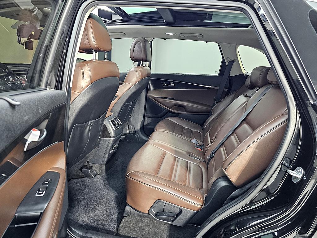 KIA Sorento - Vista 9