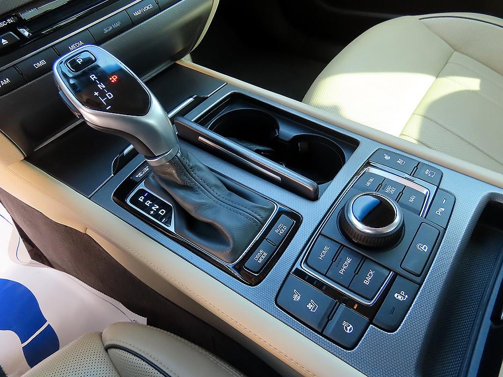 HYUNDAI Genesis - Vista 11