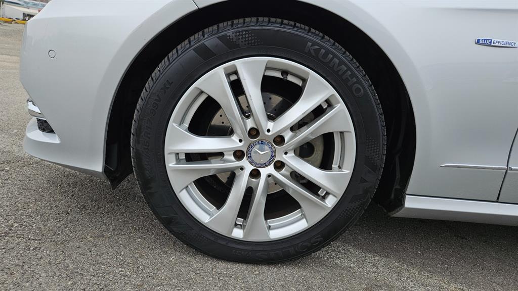 Mercedes Benz E class - Vista 5