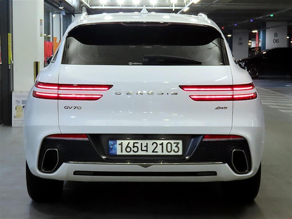 Genesis GV70 - Vista 5