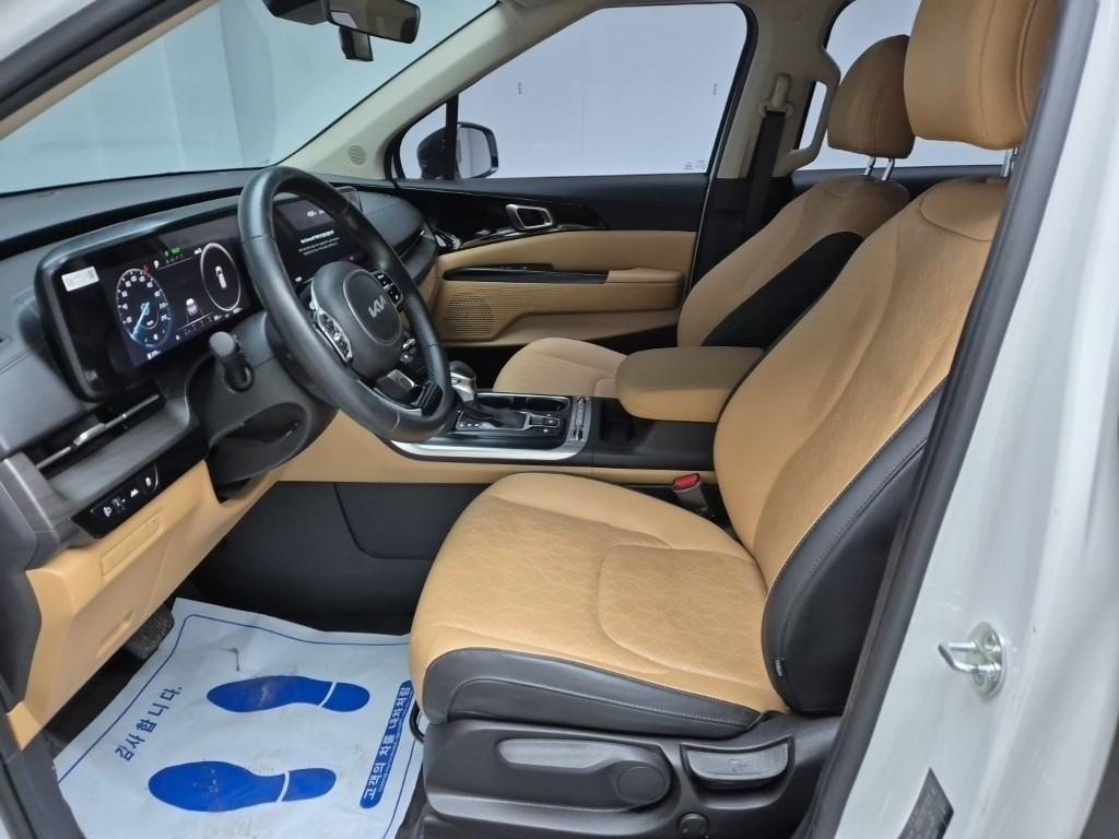 KIA Carnival - Vista 12