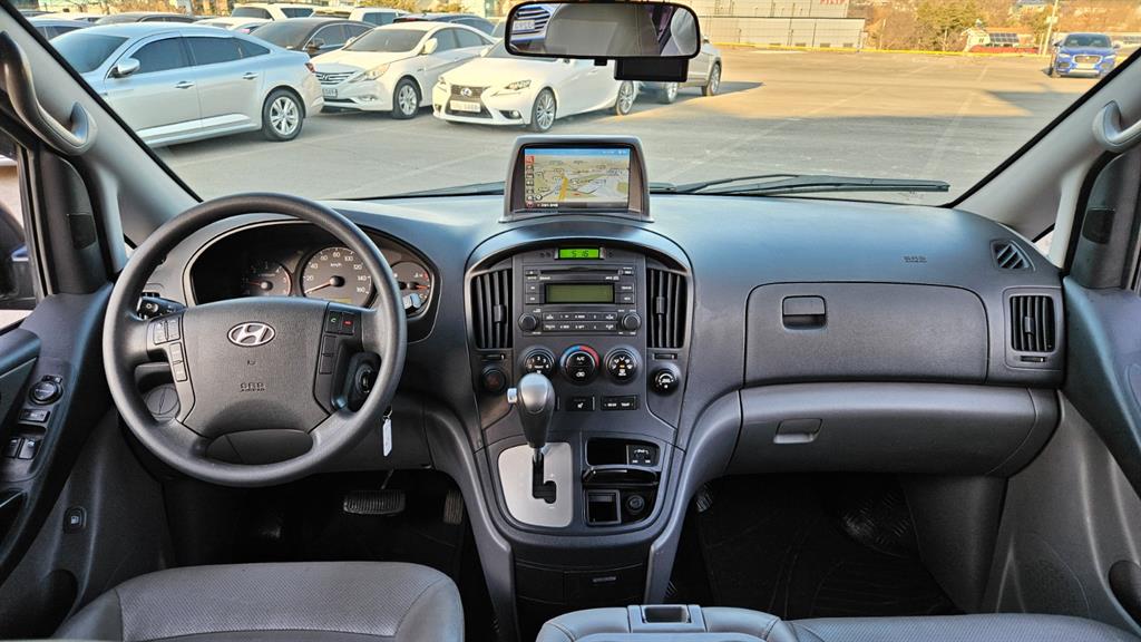 HYUNDAI Starex - Vista 7