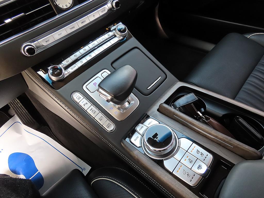 Genesis G90 - Vista 11