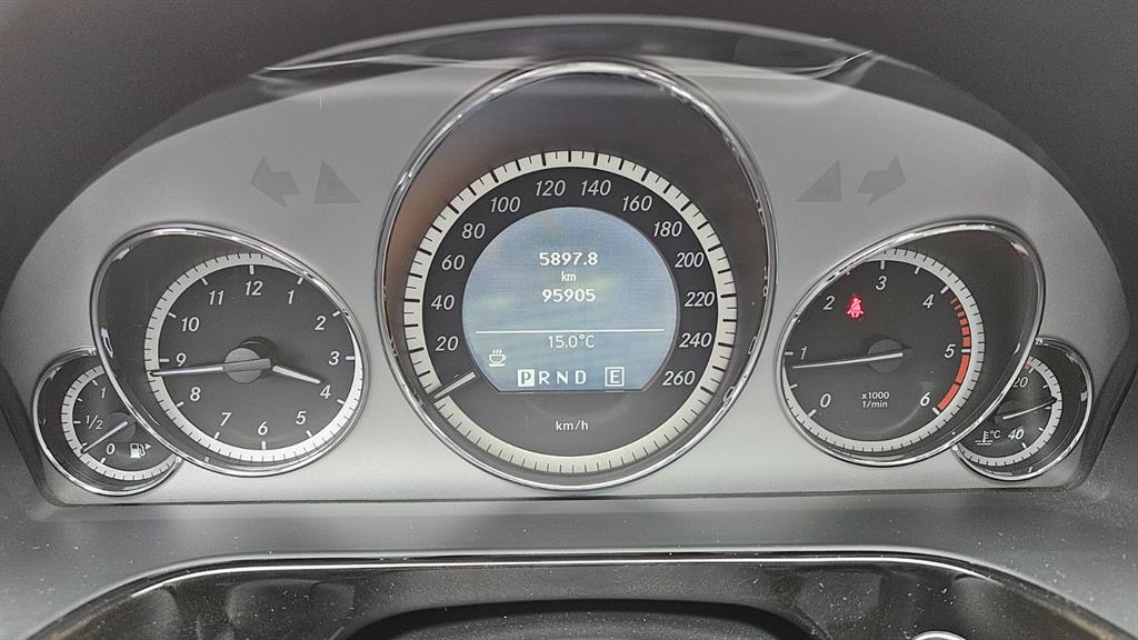 Mercedes Benz E class - Vista 8