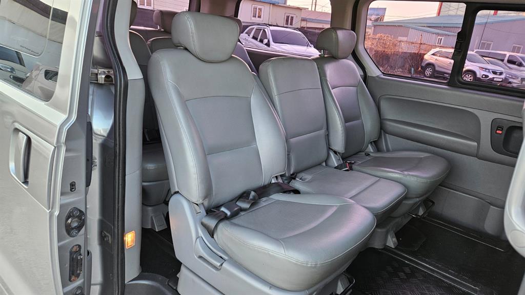 HYUNDAI Starex - Vista 12