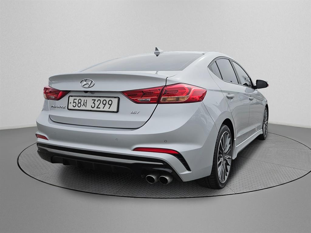 HYUNDAI Avante - Vista 2