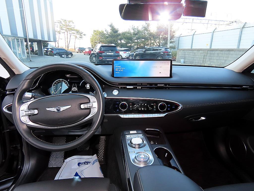 Genesis GV70 - Vista 7