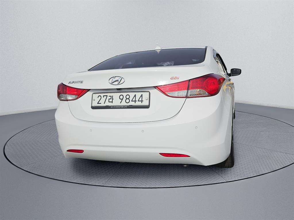 HYUNDAI Avante - Vista 4