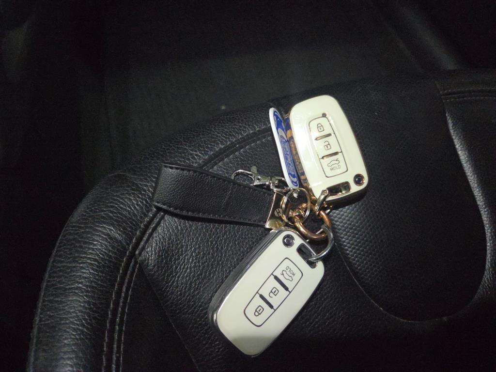 HYUNDAI Veloster 2012 Blanco - Importación desde Corea - HF Imports Iquique - Foto 14