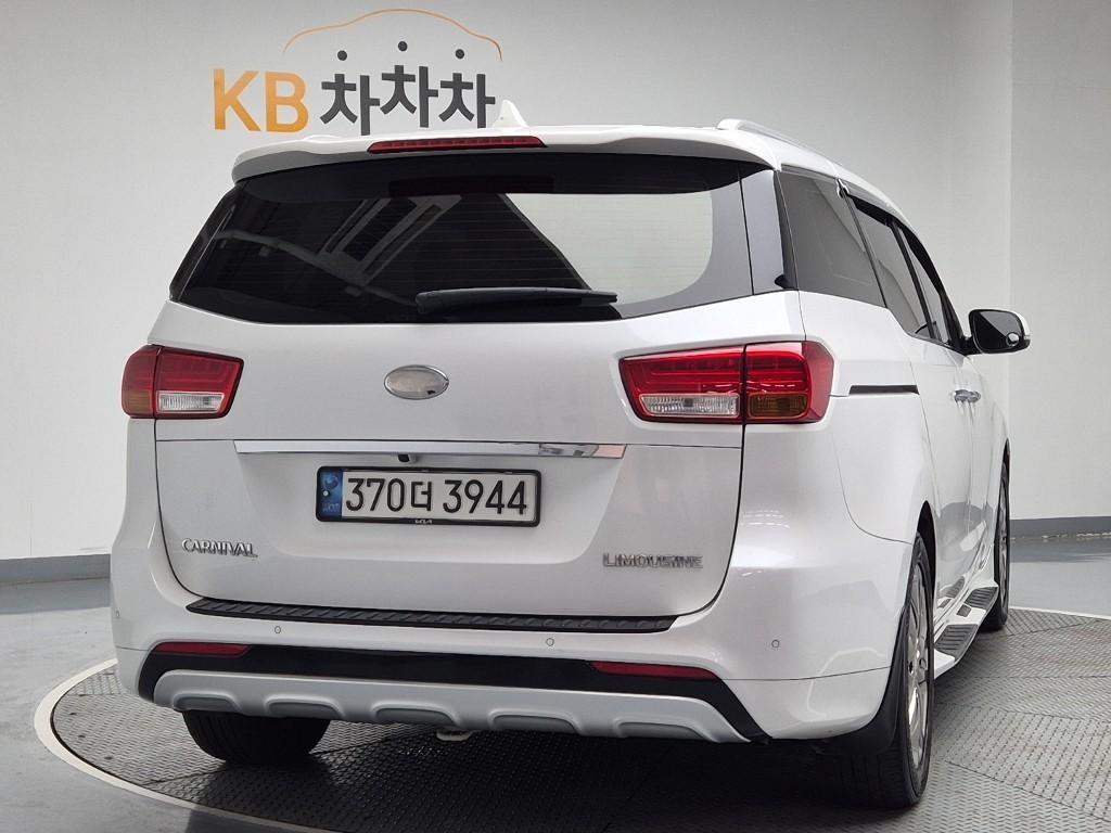 KIA Carnival - Vista 4