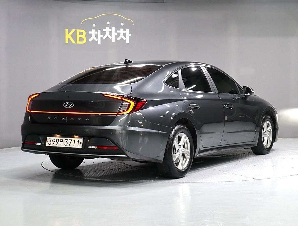 HYUNDAI Sonata - Vista 3