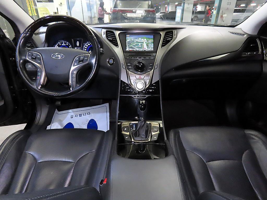 HYUNDAI Grandeur - Vista 10