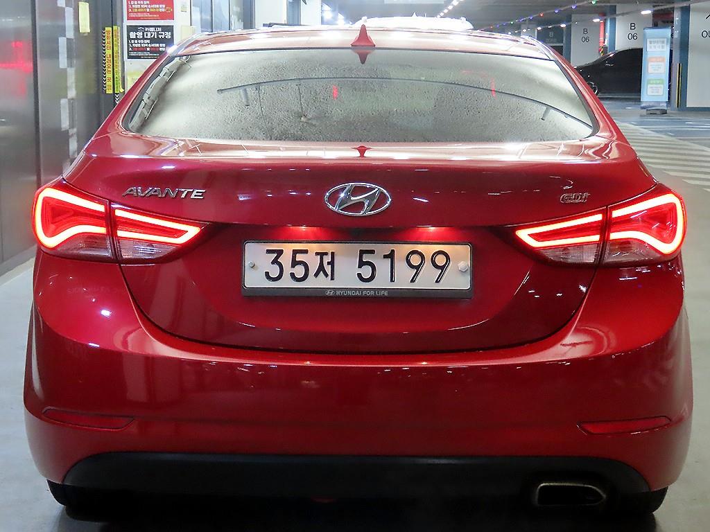 HYUNDAI Avante - Vista 5