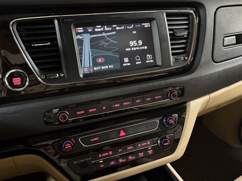 KIA Carnival - Vista 11